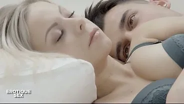 La Puta Pussy de Mi Hermana de Padre: ¡Muerde Mi Cock Hondo! El Secreto Sucio de Julia