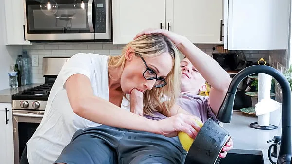 Inquilino Usa Livre a Esposa MILF Molhada do Proprietário: Pancadão Brutal & Enchimento de Mãe-Escrava!